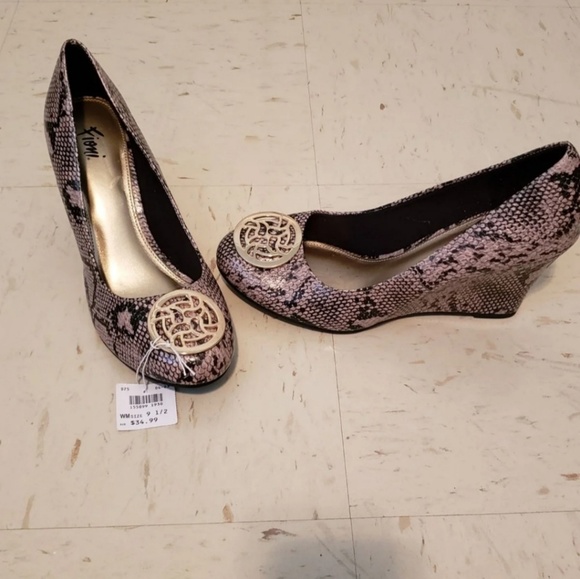 Fioni Shoes - 💥Snakeskin Wedges